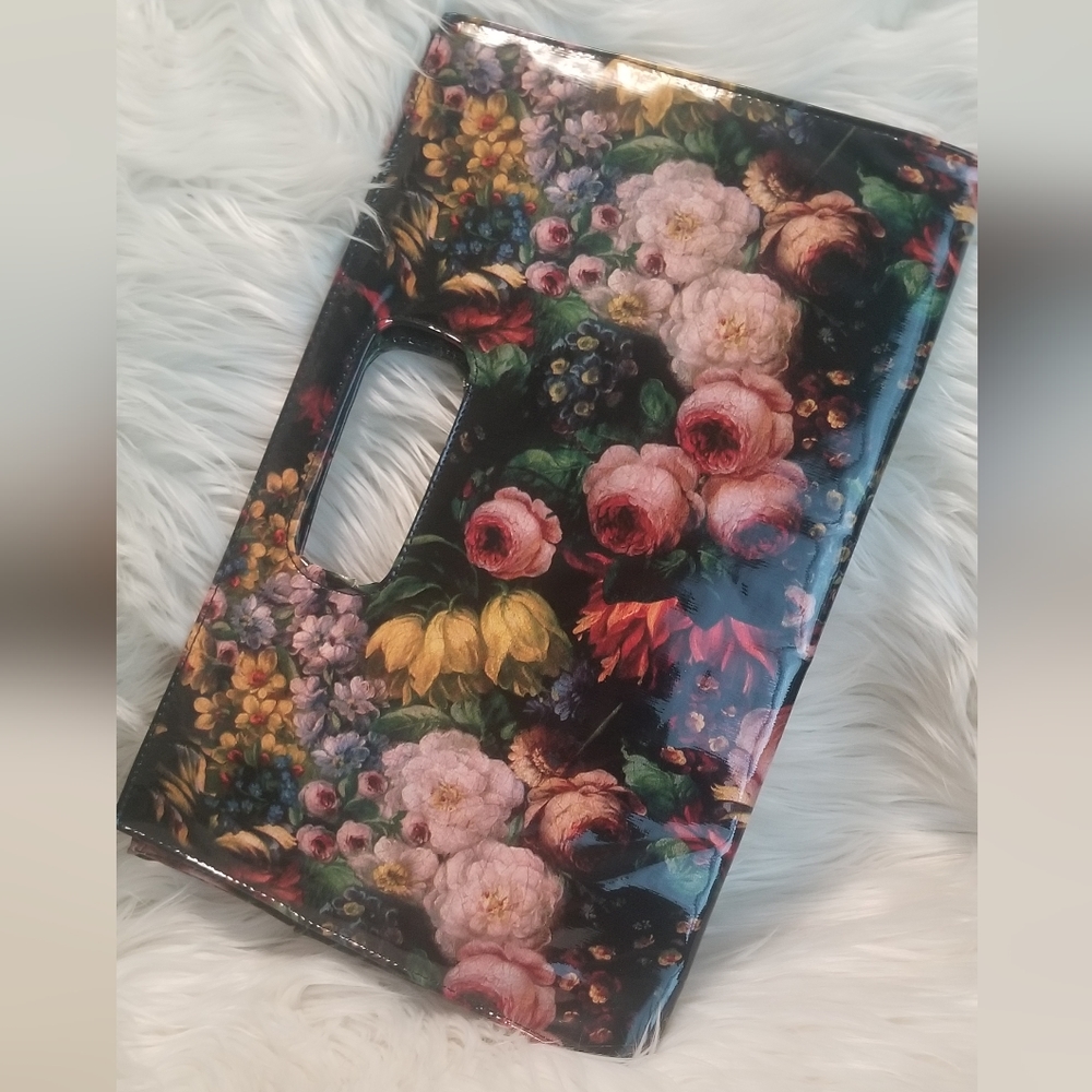 FLORAL PRINT CLUTCH